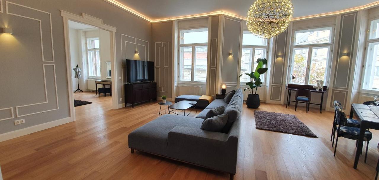 Walking Street Luxurious Huge Apartment Budapeste Exterior foto